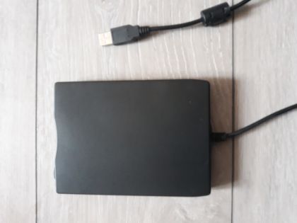 EXTERNÍ USB DISKETOVÁ MECHANIKA 3,5" 27L4226